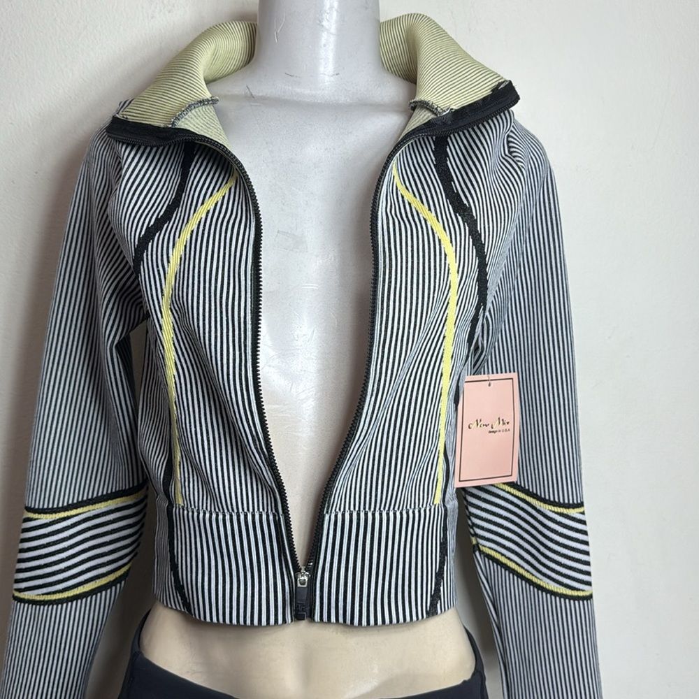 (Z5) New Mix Stretch Short Training Jacket, New with Tag, Size L